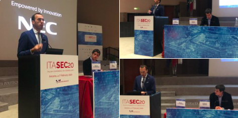 Tre fotografie dello stesso relatore al podio della conferenza ITASEC20.